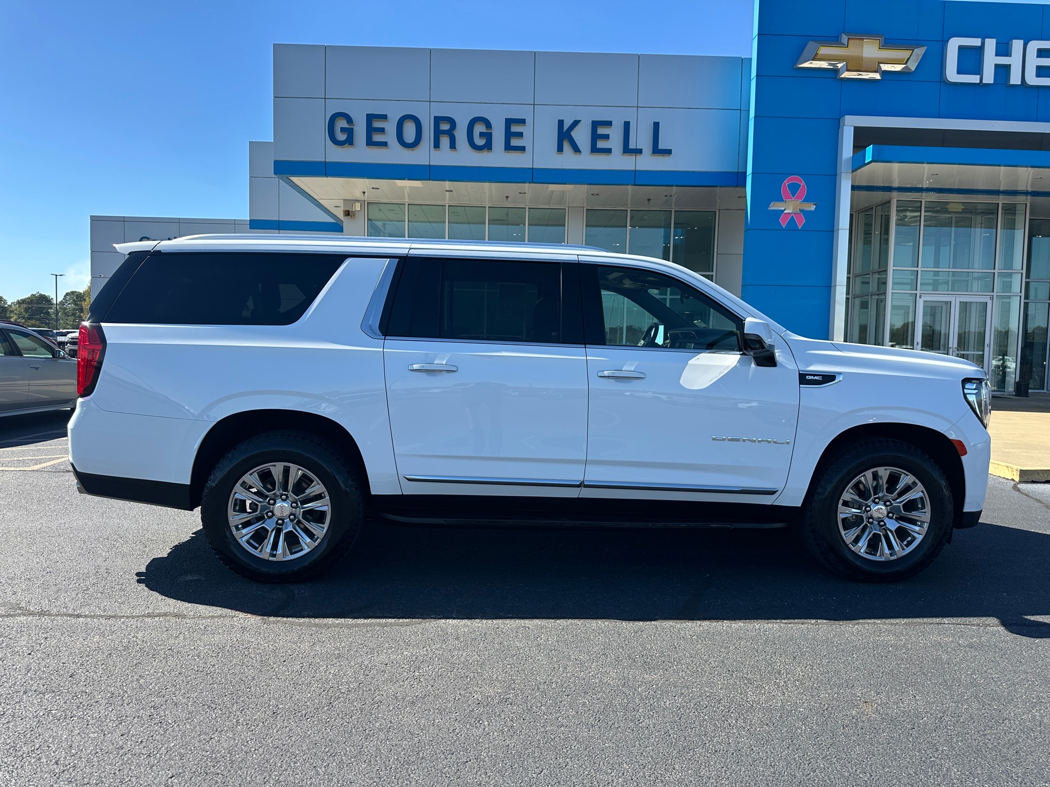 2022 GMC Yukon XL Denali 4WD   