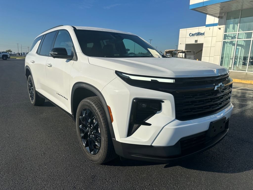 2026 Chevrolet Traverse photo 2