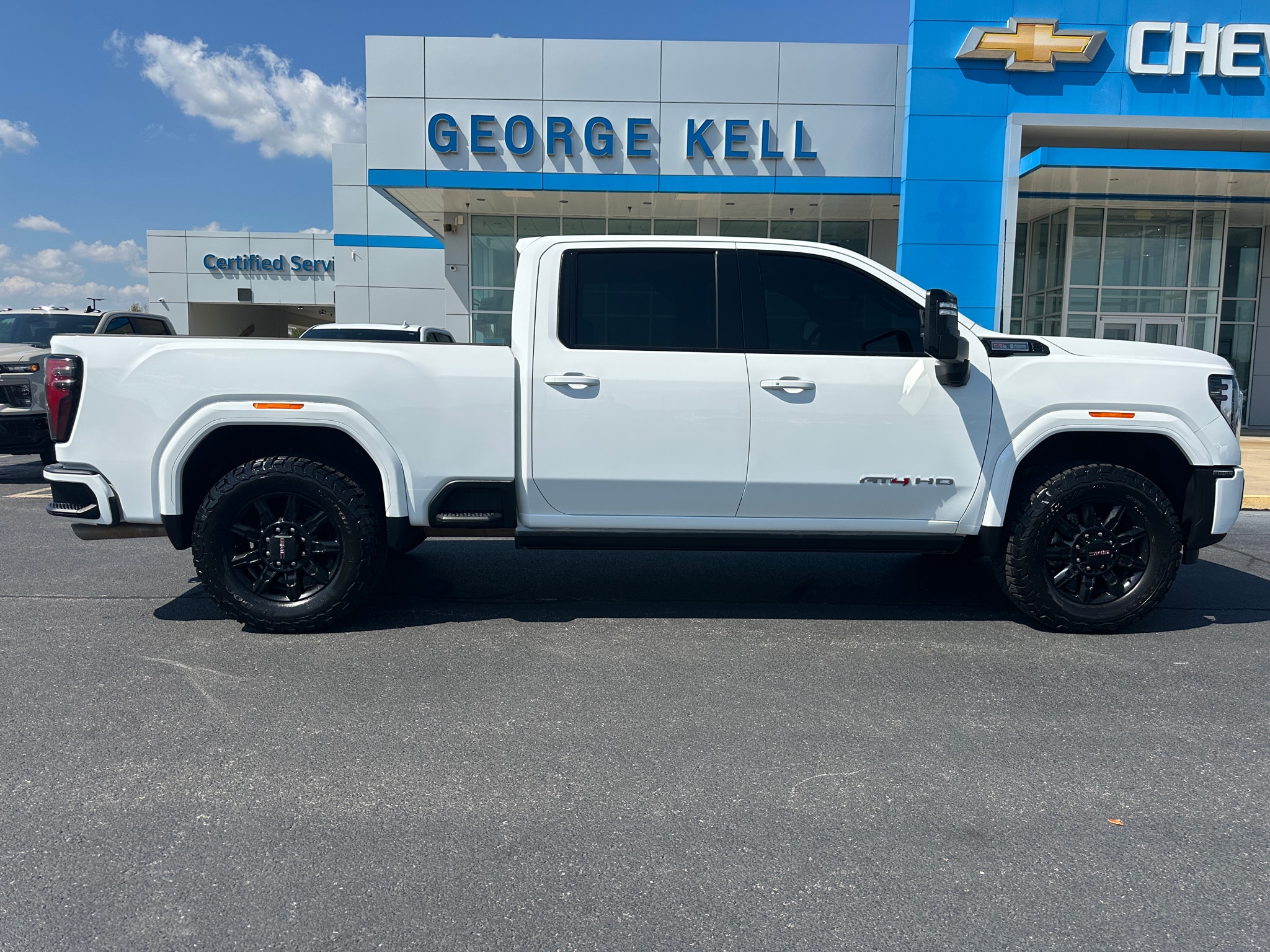 Summit White 2025 GMC Sierra 2500HD Pickup Truck Four-Wheel Drive Automatic