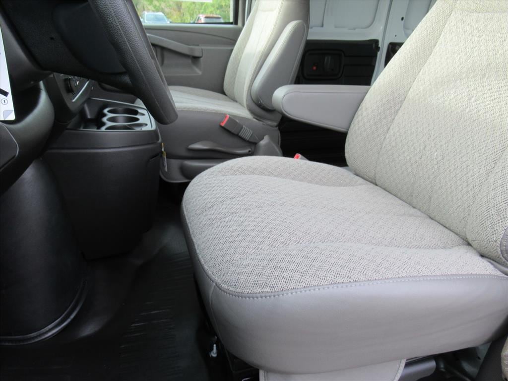 2025 Chevrolet Express Cargo Work Van - Photo 14