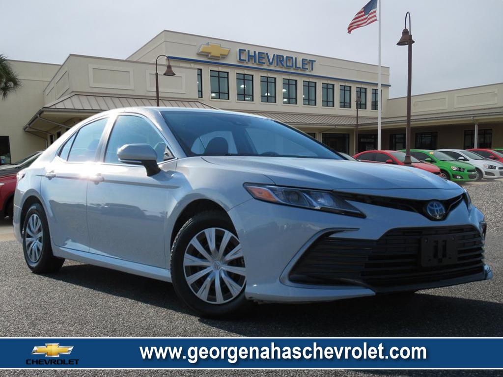 2023 Toyota Camry LE's photo