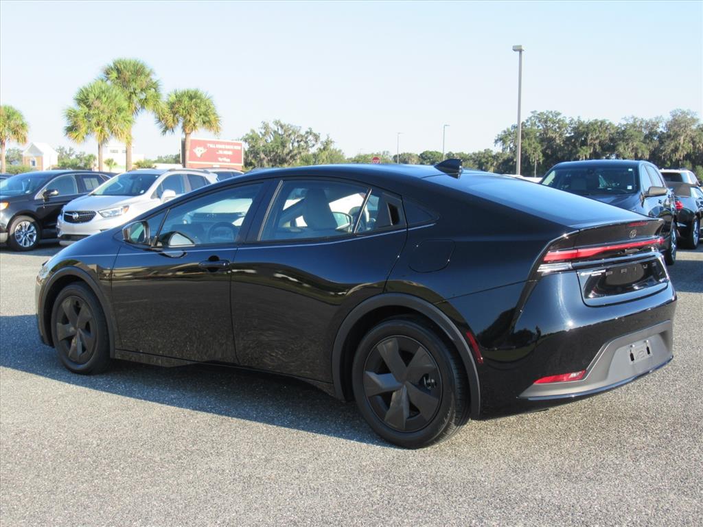 2023 Toyota Prius photo 3