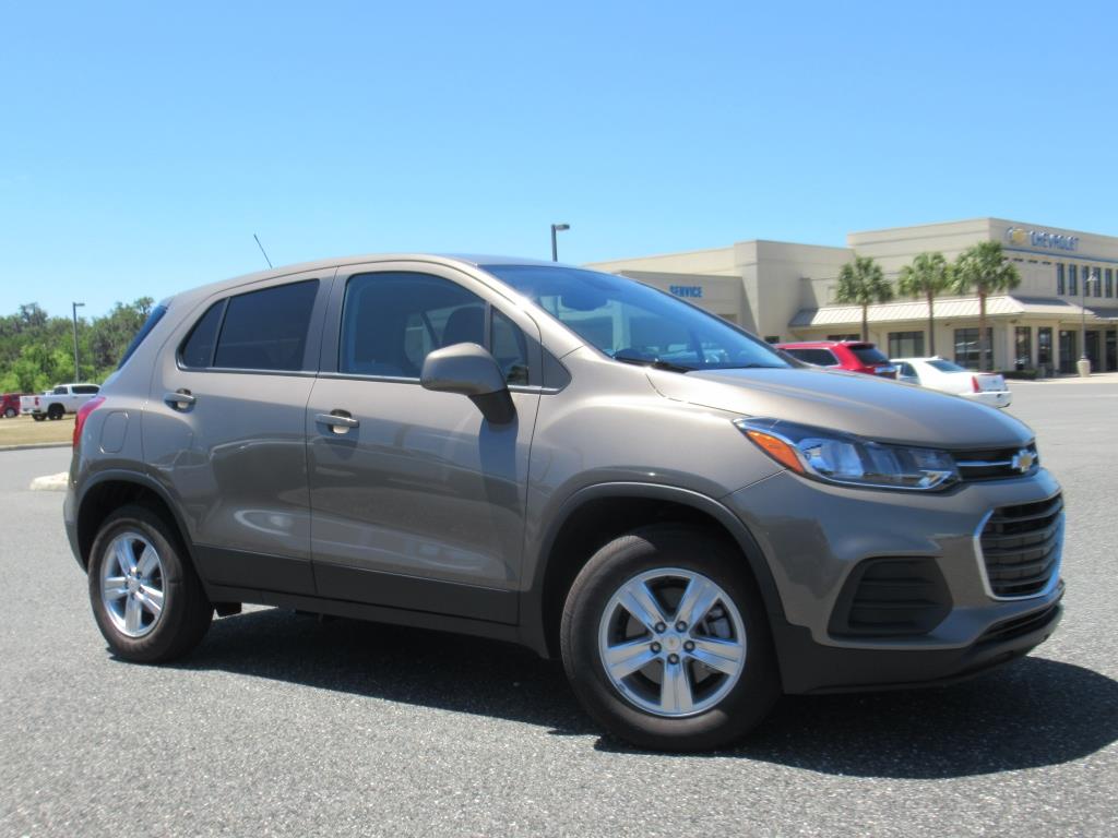 Used 2022 Chevrolet Trax LS with VIN KL7CJNSM7NB510815 for sale in Wildwood, FL