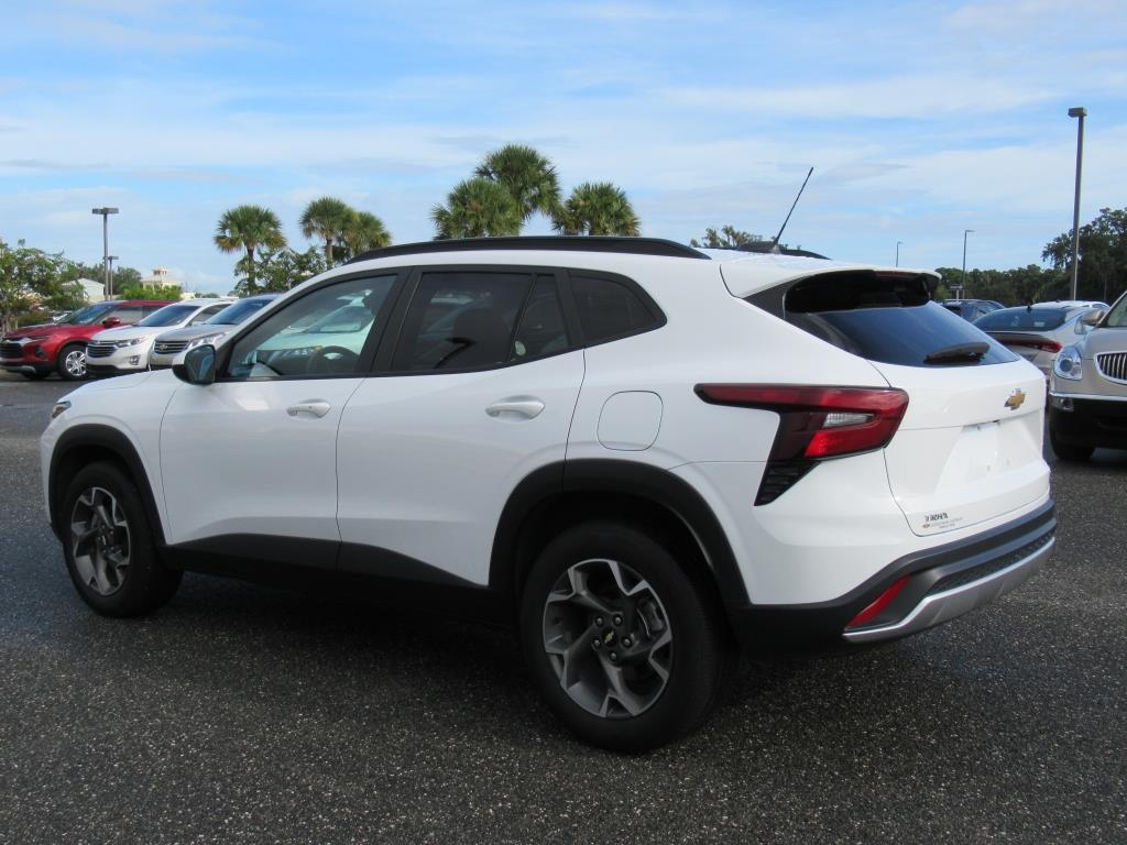 2024 Chevrolet Trax LT photo 3