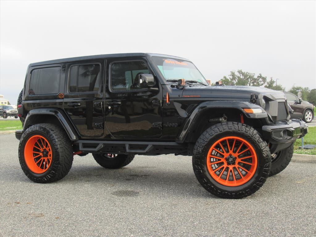 2023 Jeep Wrangler Sahara photo 2