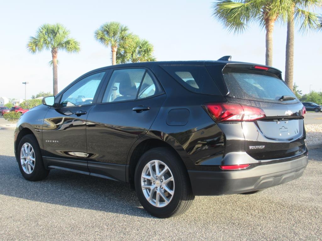 2022 Chevrolet Equinox LS photo 4