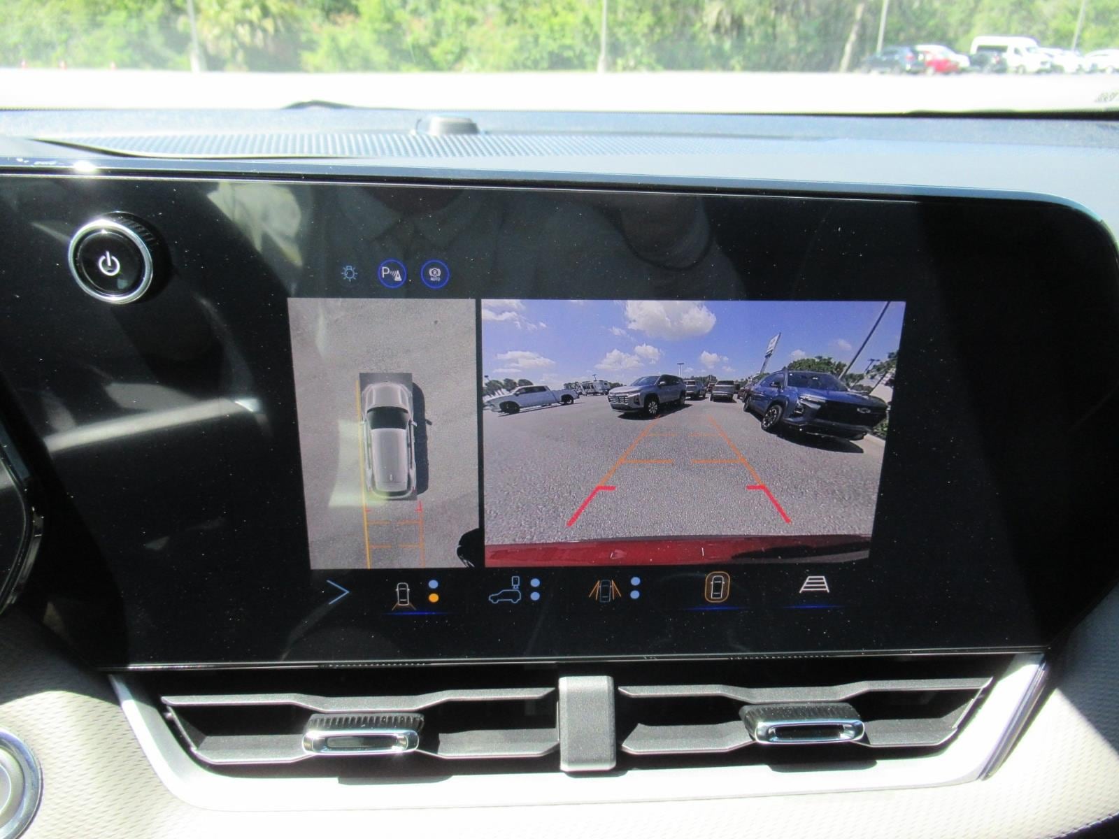 2027 Chevrolet Equinox LT - Photo 30