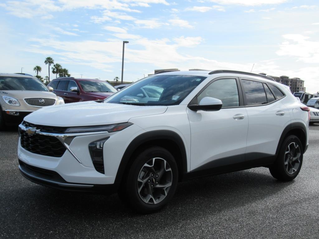 2024 Chevrolet Trax LT photo 2