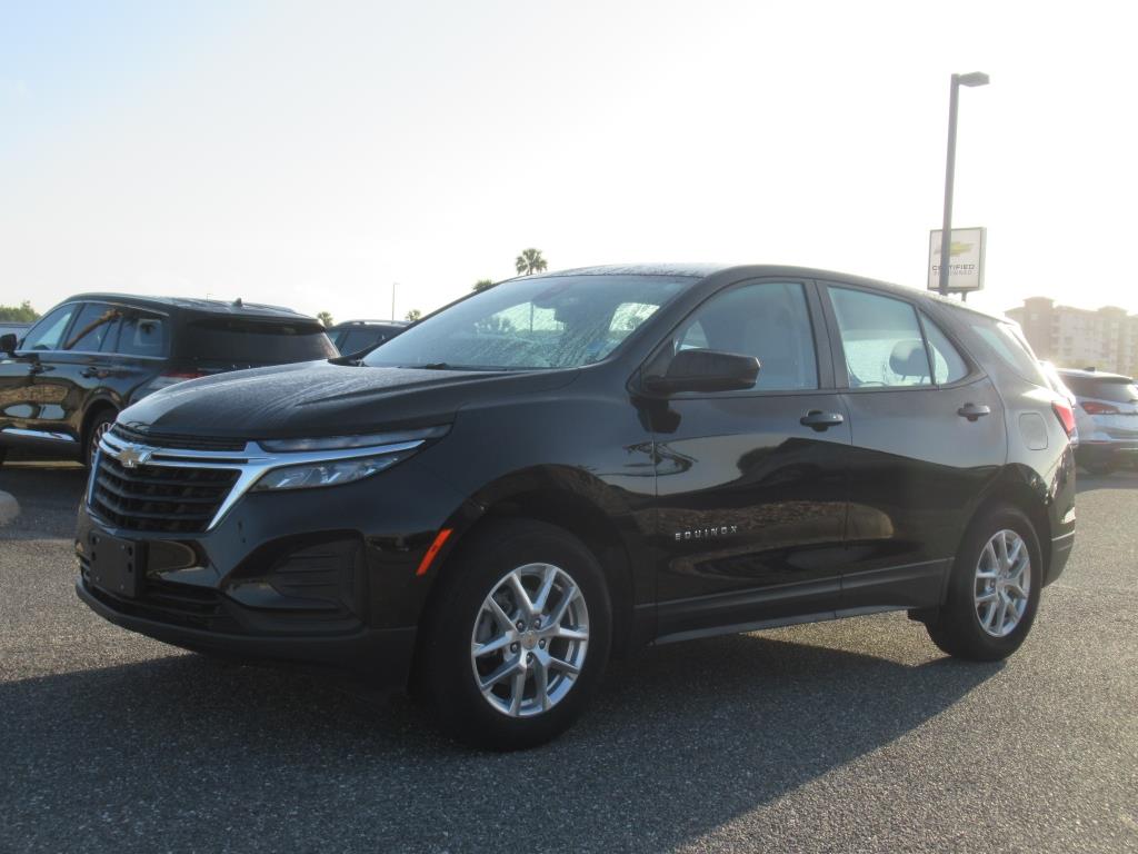 2022 Chevrolet Equinox LS photo 3