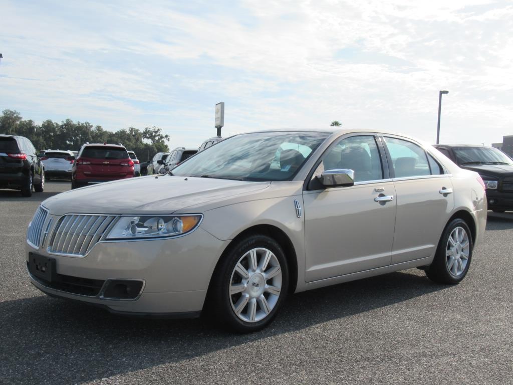 2010 Lincoln MKZ Base photo 3