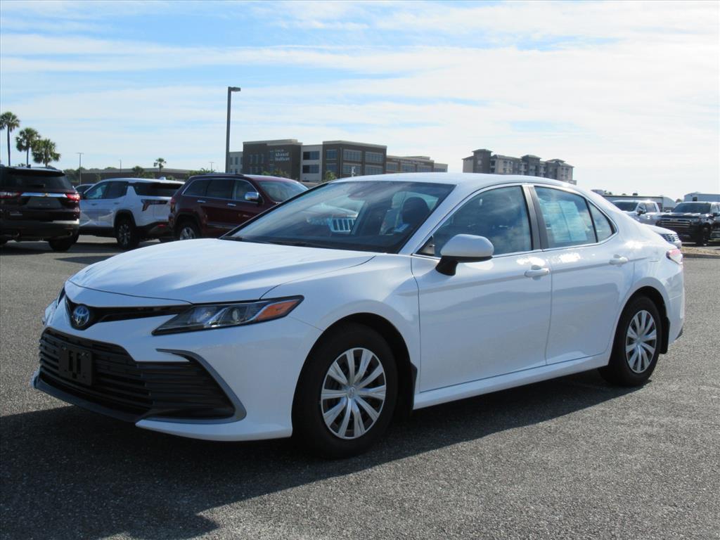 2022 Toyota Camry Hybrid LE photo 2
