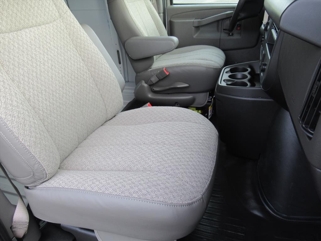 2025 Chevrolet Express Cargo Work Van - Photo 9