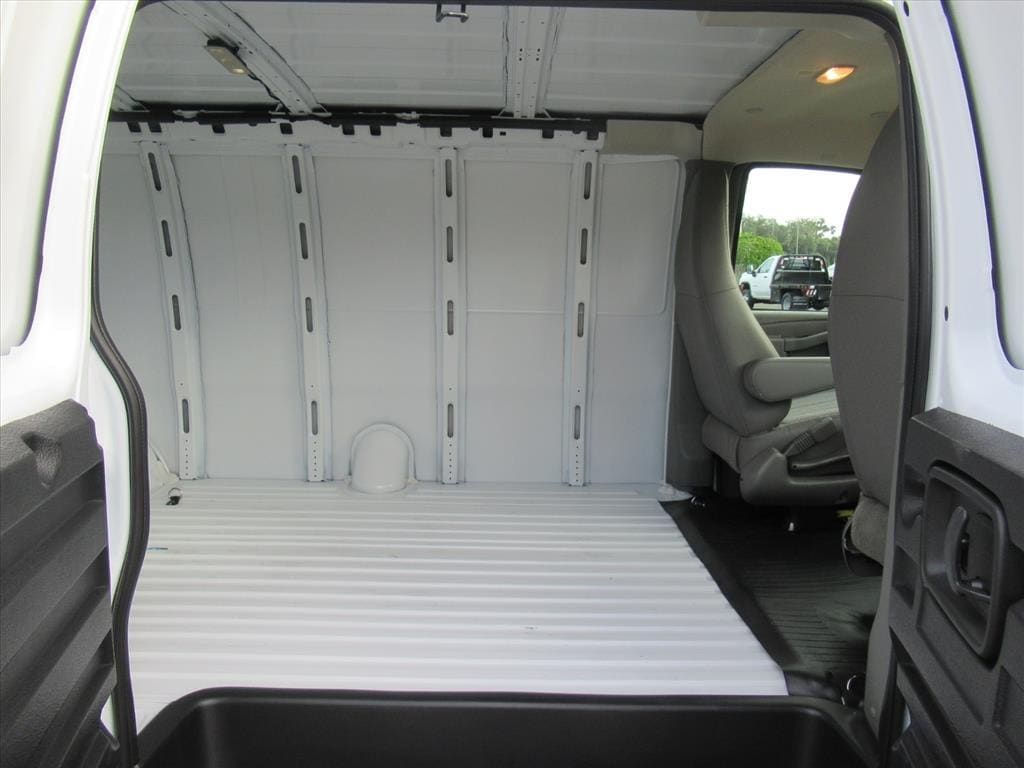 2025 Chevrolet Express Cargo Work Van - Photo 22