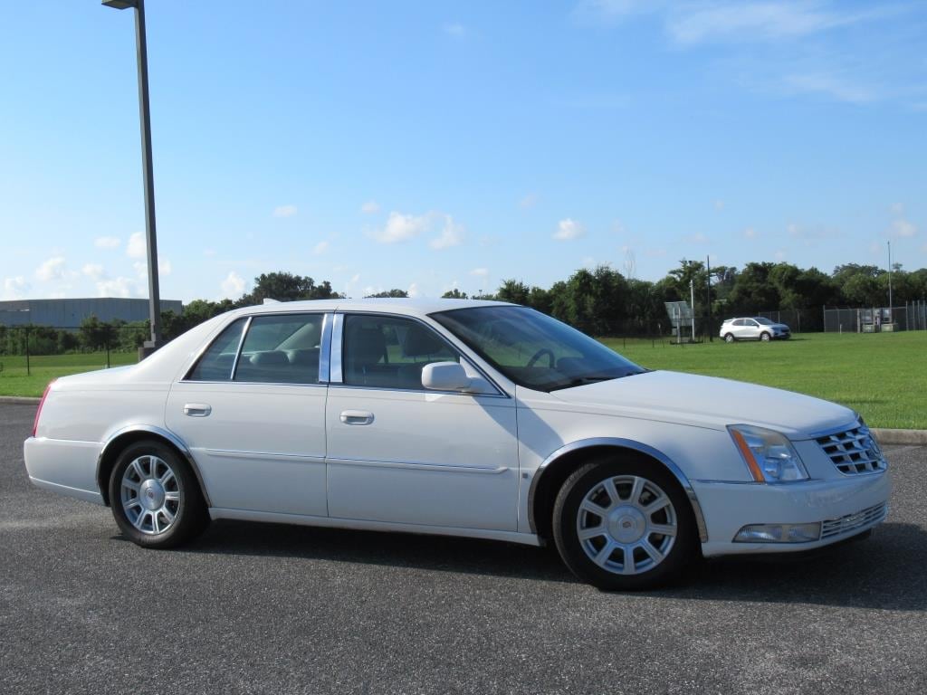 Used 2009 Cadillac DTS Premium Sun Edition with VIN 1G6KD57Y09U144971 for sale in Wildwood, FL