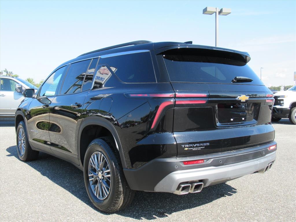 2025 Chevrolet Traverse photo 3