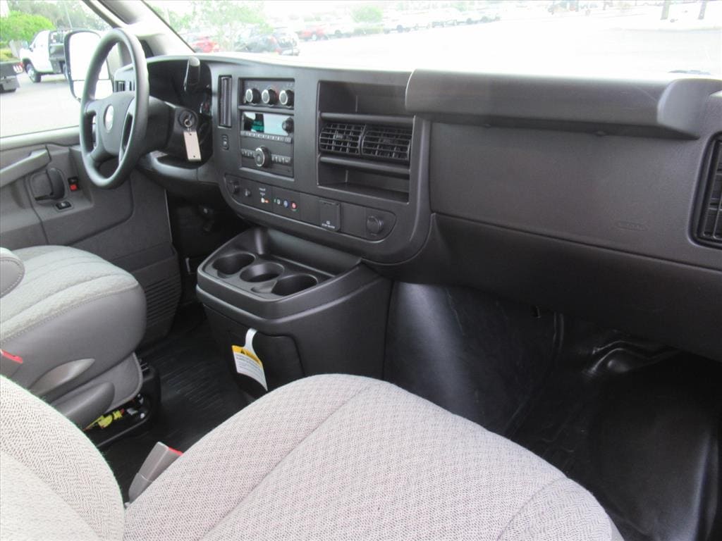 2025 Chevrolet Express Cargo Work Van - Photo 10