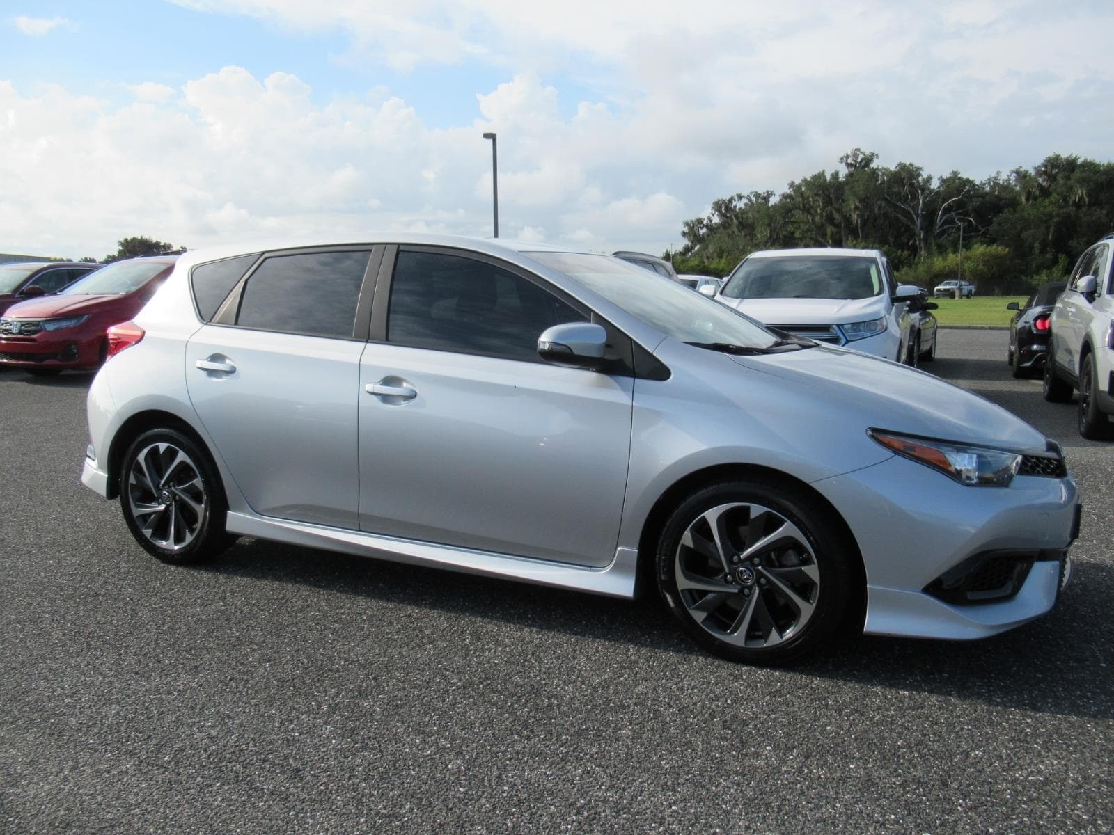 Used 2018 Toyota Corolla iM Base with VIN JTNKARJE1JJ572755 for sale in Wildwood, FL