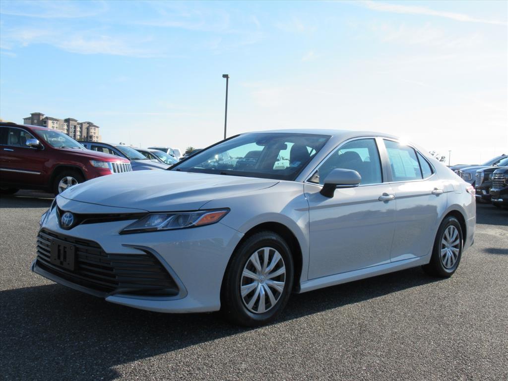 2023 Toyota Camry Hybrid LE photo 3