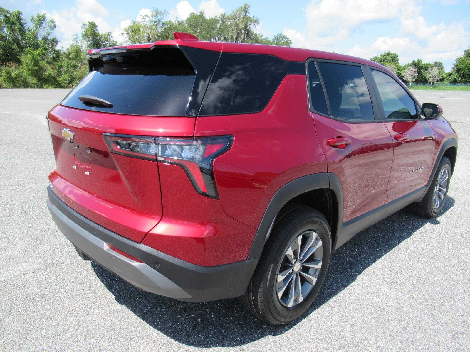 2027 Chevrolet Equinox LT - Photo 8