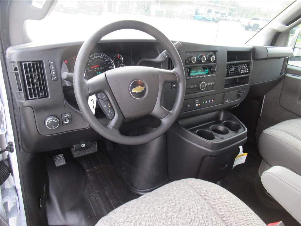 2025 Chevrolet Express Cargo Work Van - Photo 13
