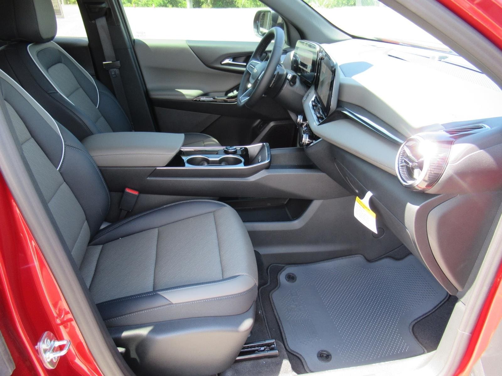 2027 Chevrolet Equinox LT - Photo 11