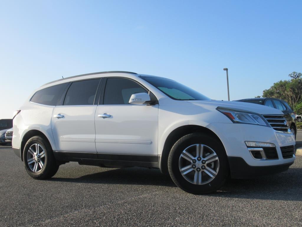 Used 2017 Chevrolet Traverse 2LT with VIN 1GNKRHKD9HJ176068 for sale in Wildwood, FL