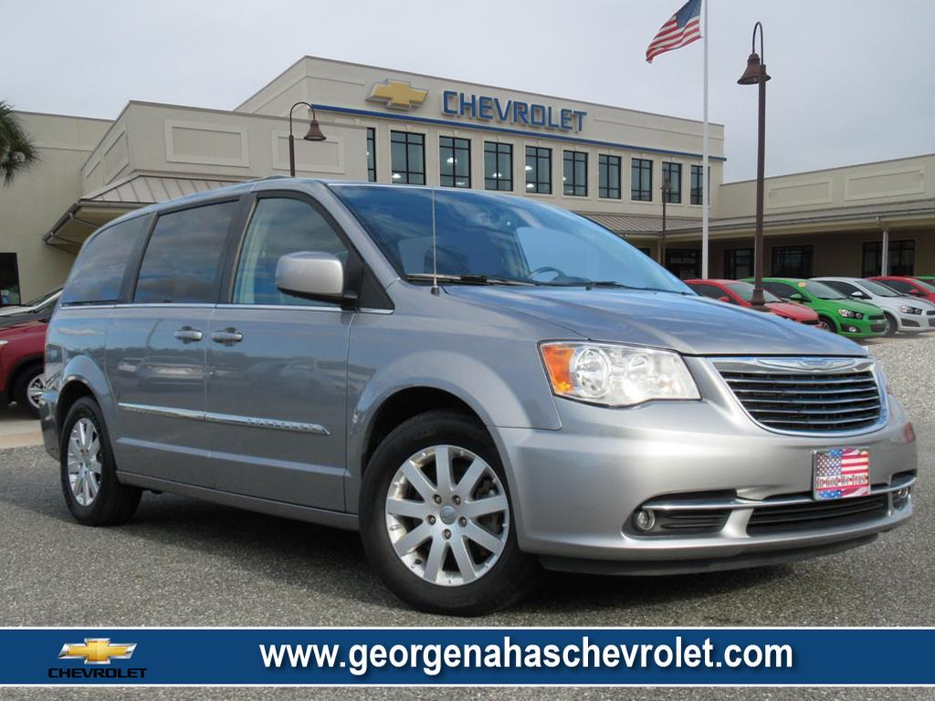 2016 Chrysler Town & Country Touring's photo