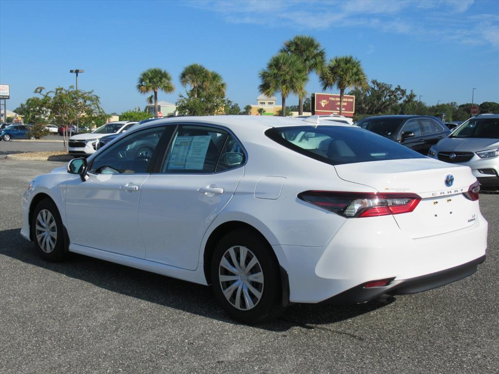 2022 Toyota Camry Hybrid LE photo 3