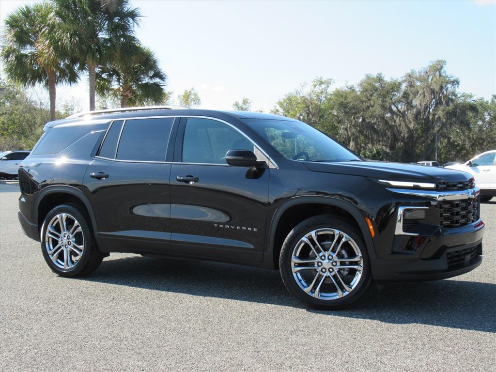 2025 Chevrolet Traverse photo 2