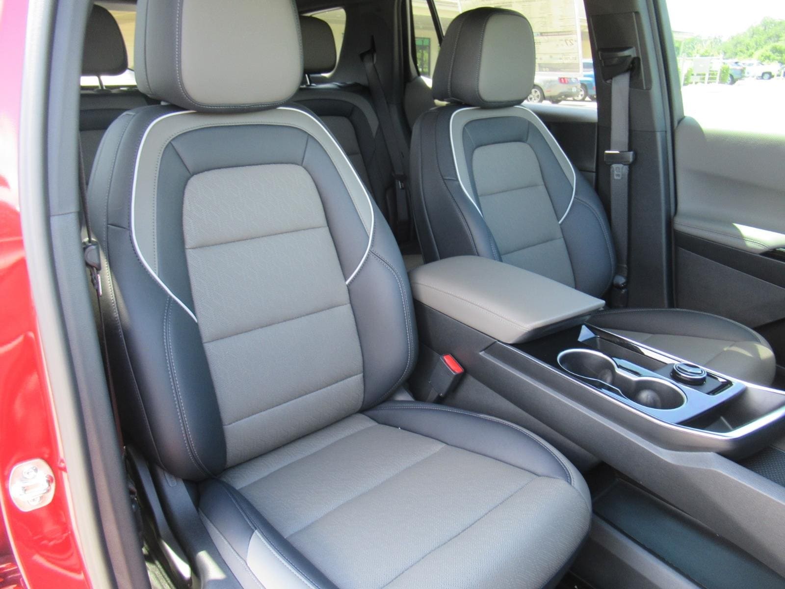 2027 Chevrolet Equinox LT - Photo 10