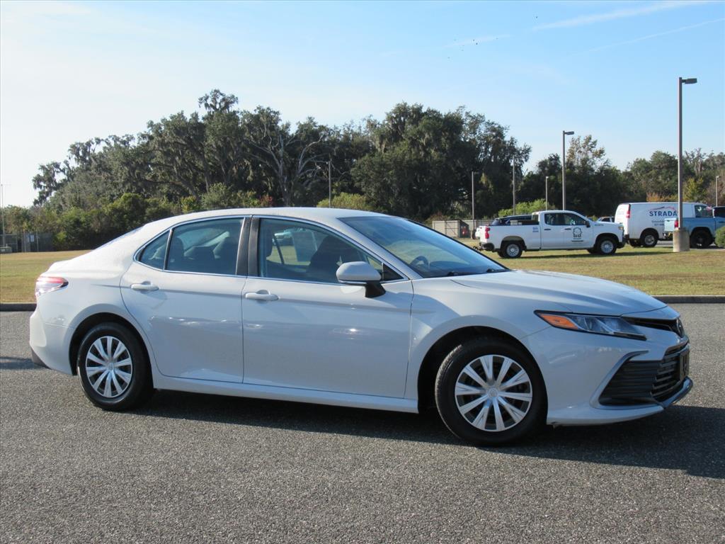 2023 Toyota Camry Hybrid LE photo 2