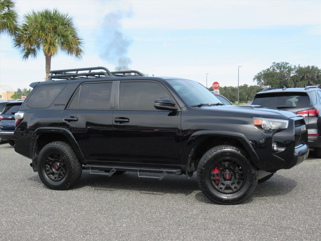 2020 Toyota 4Runner SR5 photo 2