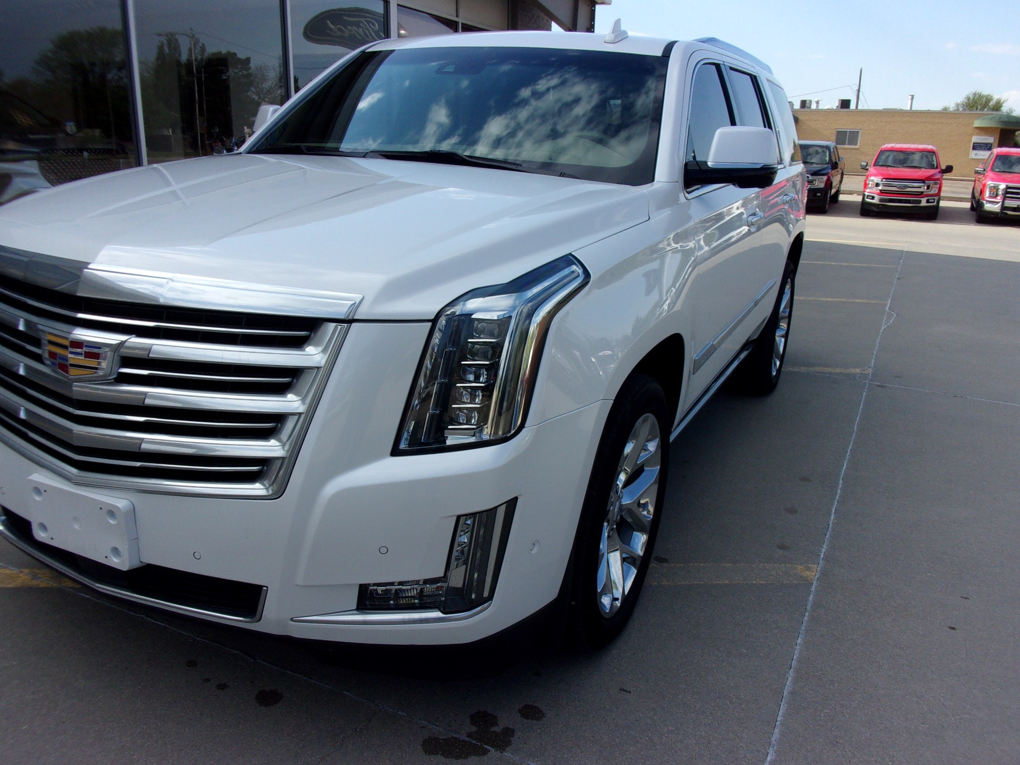 Used 2019 Cadillac Escalade Platinum with VIN 1GYS4DKJ0KR170538 for sale in Colby, KS
