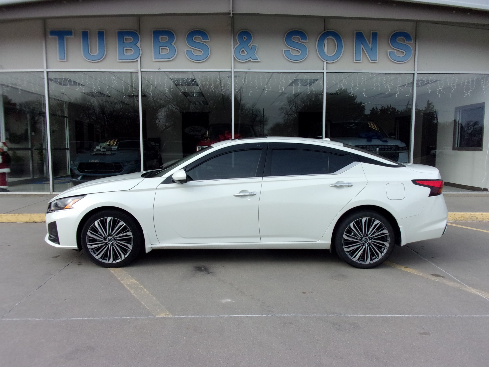 2023 Nissan Altima SL's photo