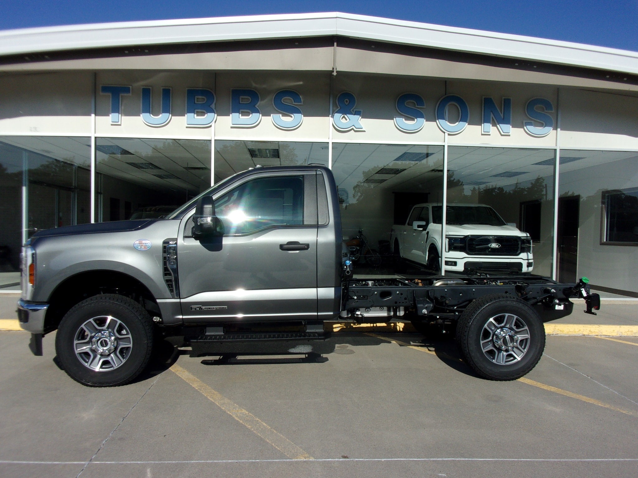 2025 Ford F-350 Super Duty Chassis Cab XLT's photo