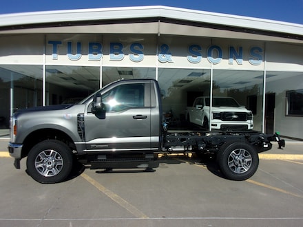 2025 Ford F-350 Chassis TRUCK