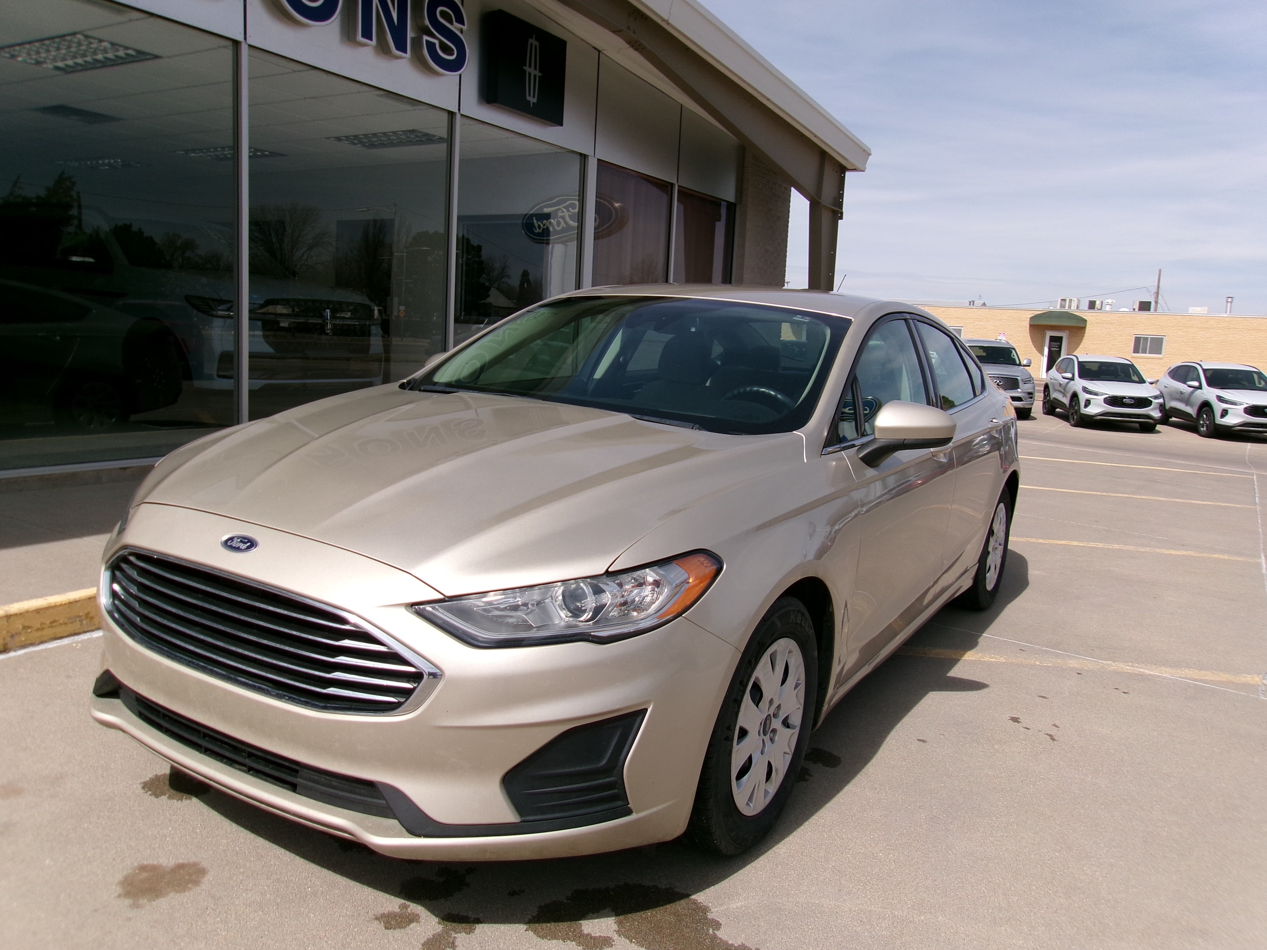 Used 2019 Ford Fusion S with VIN 3FA6P0G70KR283906 for sale in Colby, KS
