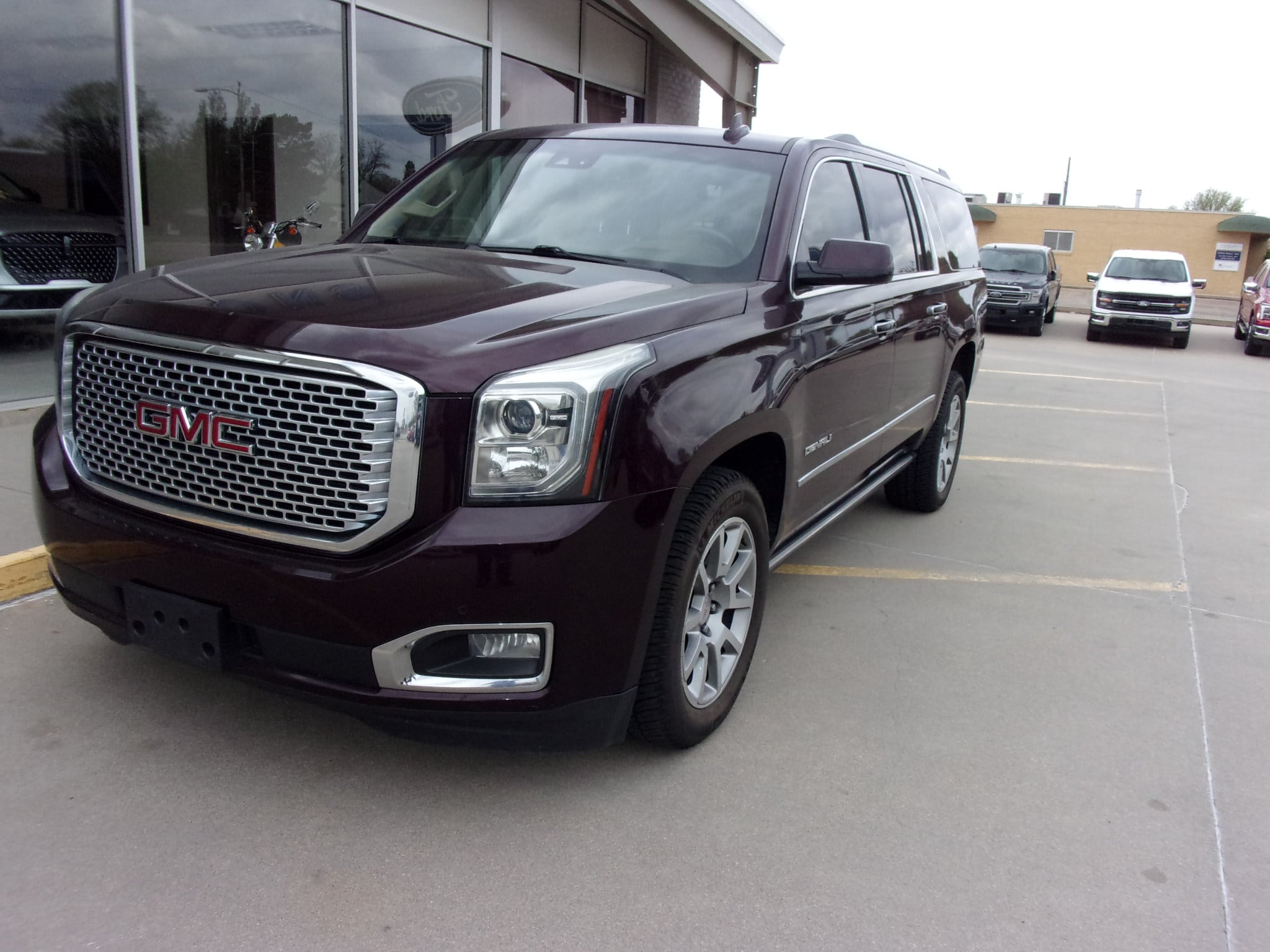 Used 2017 GMC Yukon XL Denali with VIN 1GKS2HKJ0HR302990 for sale in Colby, KS