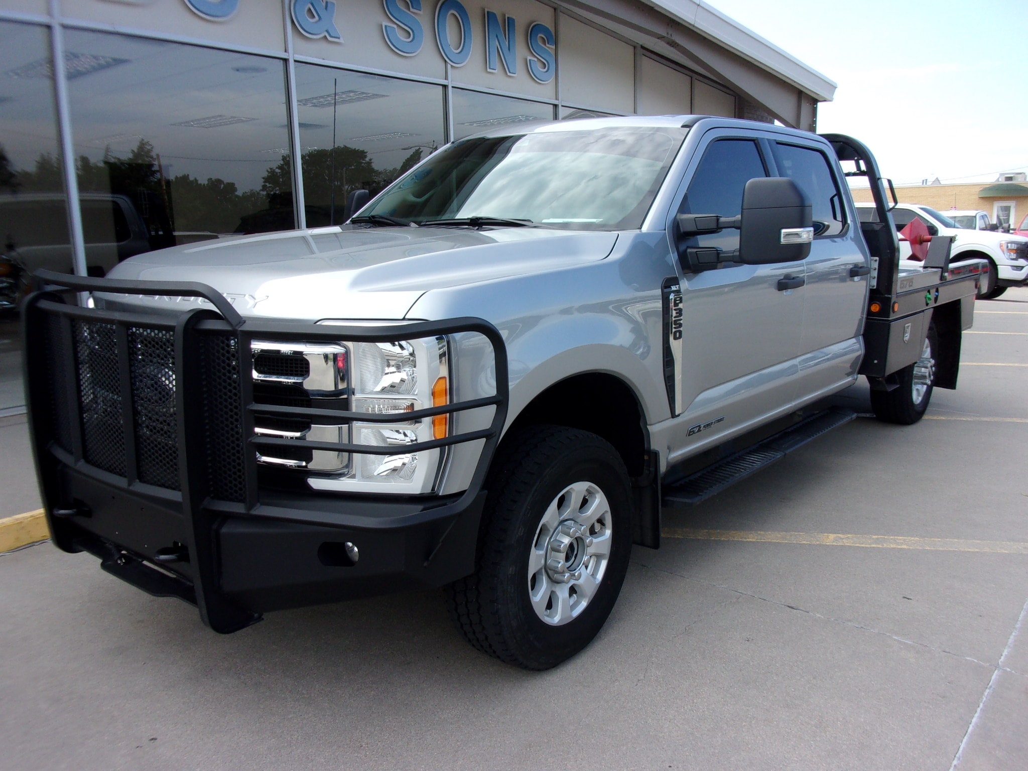 Used 2023 Ford F-350 Super Duty XLT with VIN 1FT8W3BTXPEC76953 for sale in Colby, KS