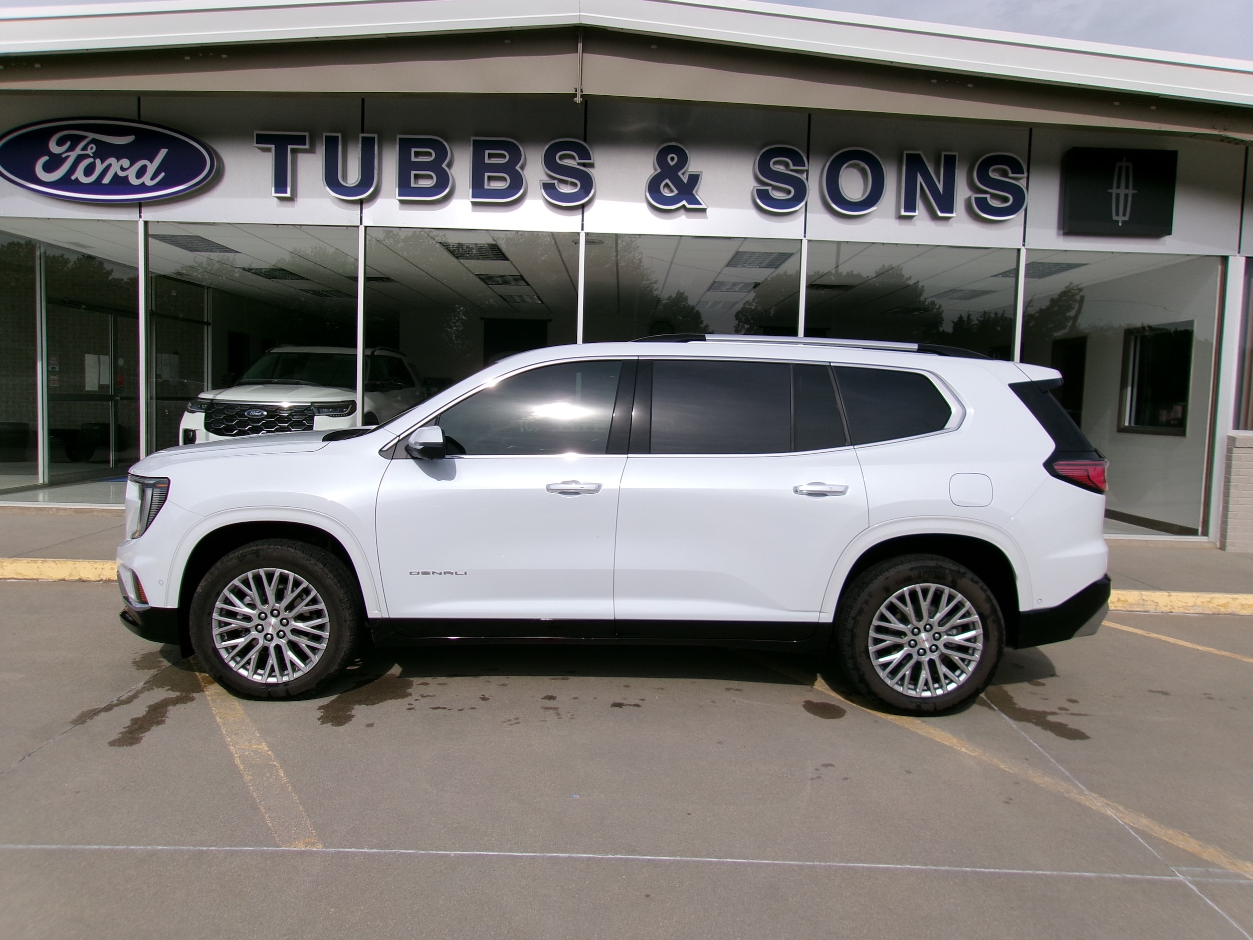 2026 GMC Acadia Denali AWD's photo