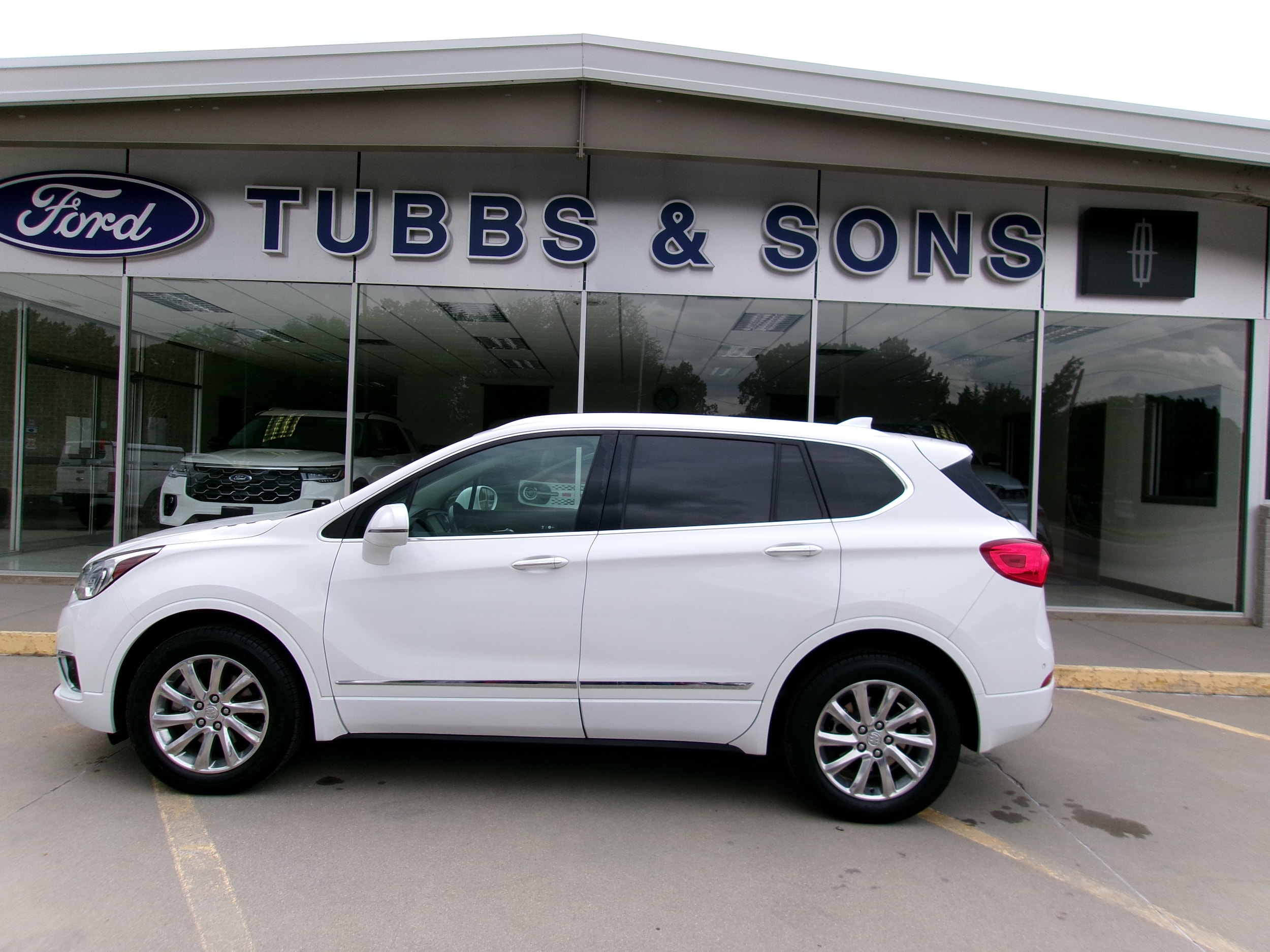 2019 Buick Envision Essence AWD's photo