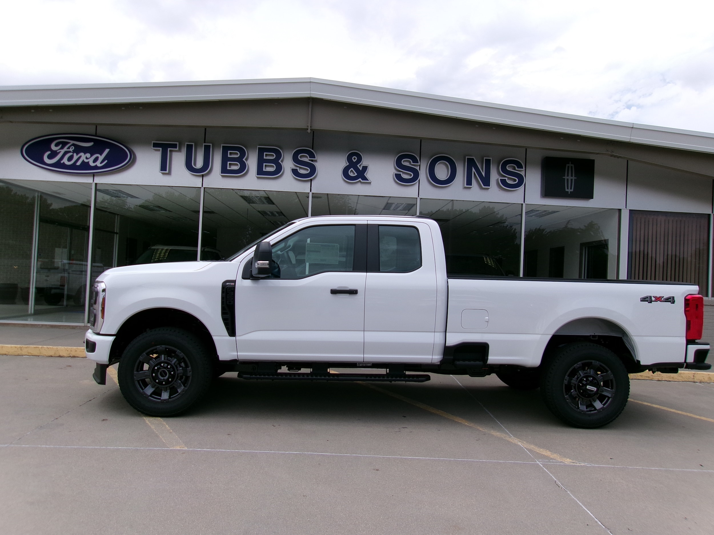 2026 Ford F-350 XL 4x4 SuperCab 8' Box SRW's photo