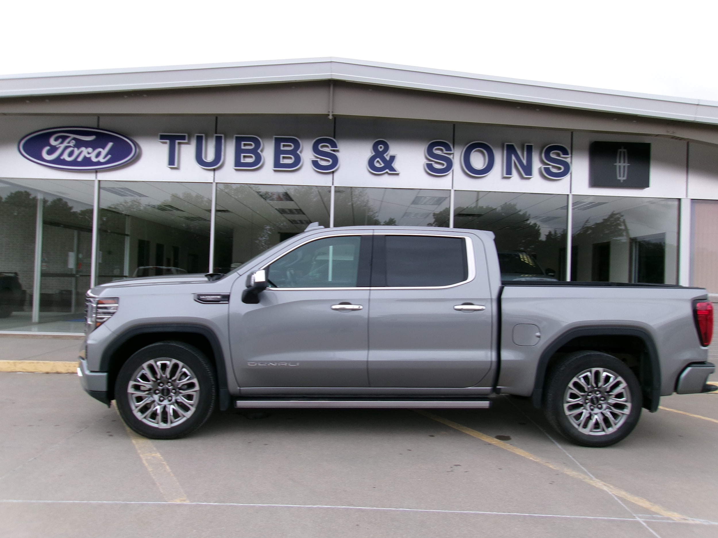 2023 GMC Sierra 4WD Crew Cab Short Box Denali Ultimate's photo