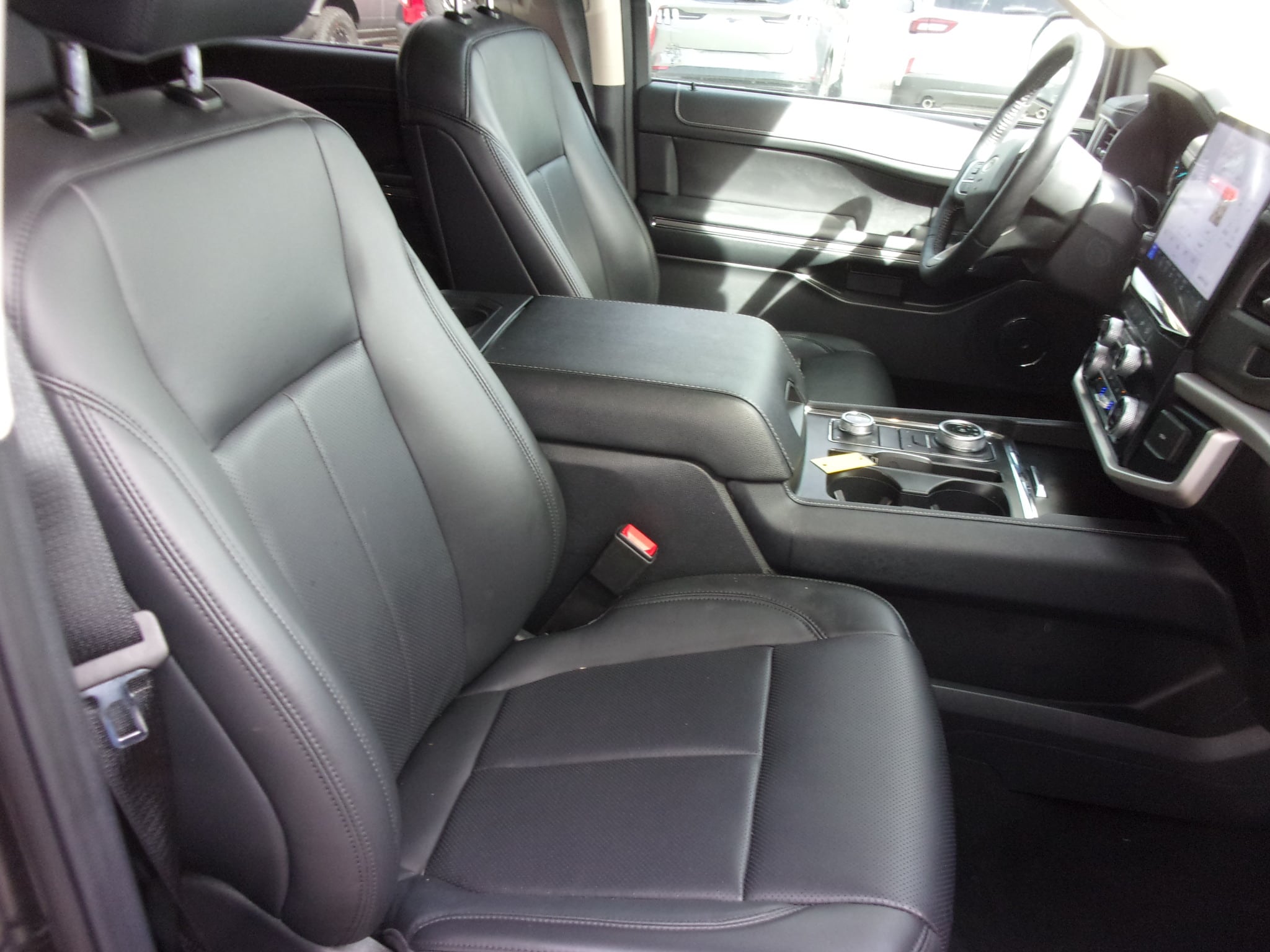 Used 2024 Ford Expedition XLT with VIN 1FMJU1J8XREA22781 for sale in Colby, KS