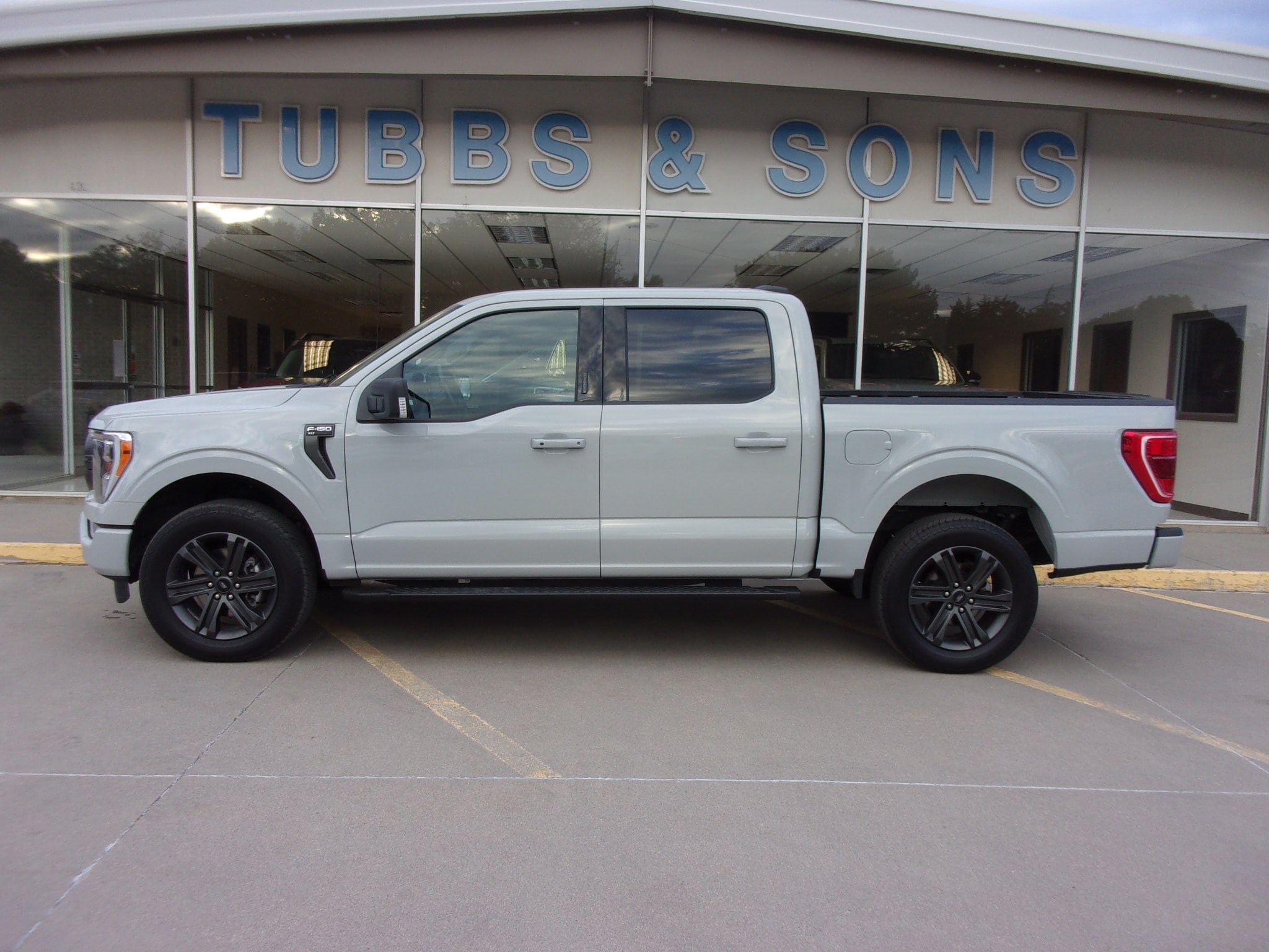 2023 Ford F-150 XLT's photo