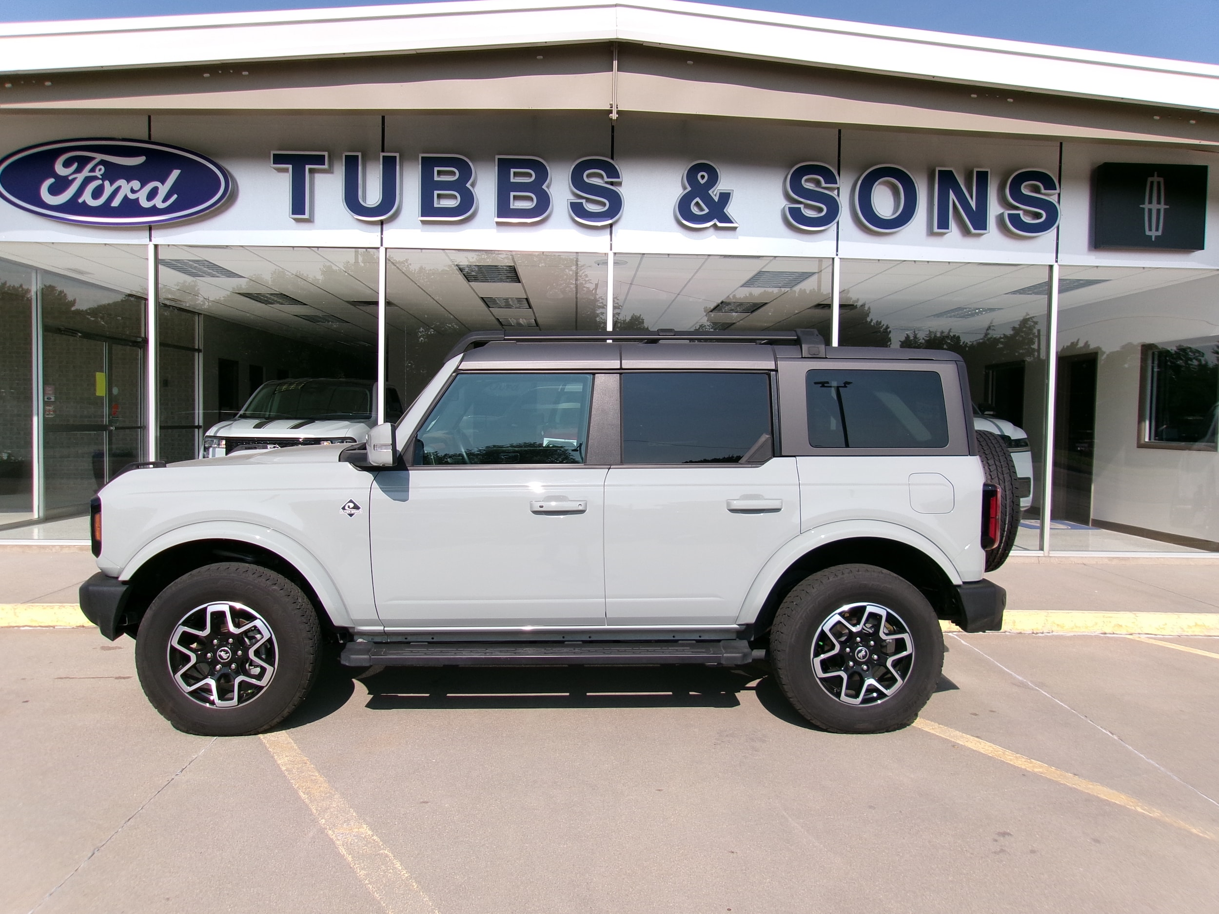 Cactus Gray 2024 Ford Bronco SUV / Crossover Four-Wheel Drive Automatic
