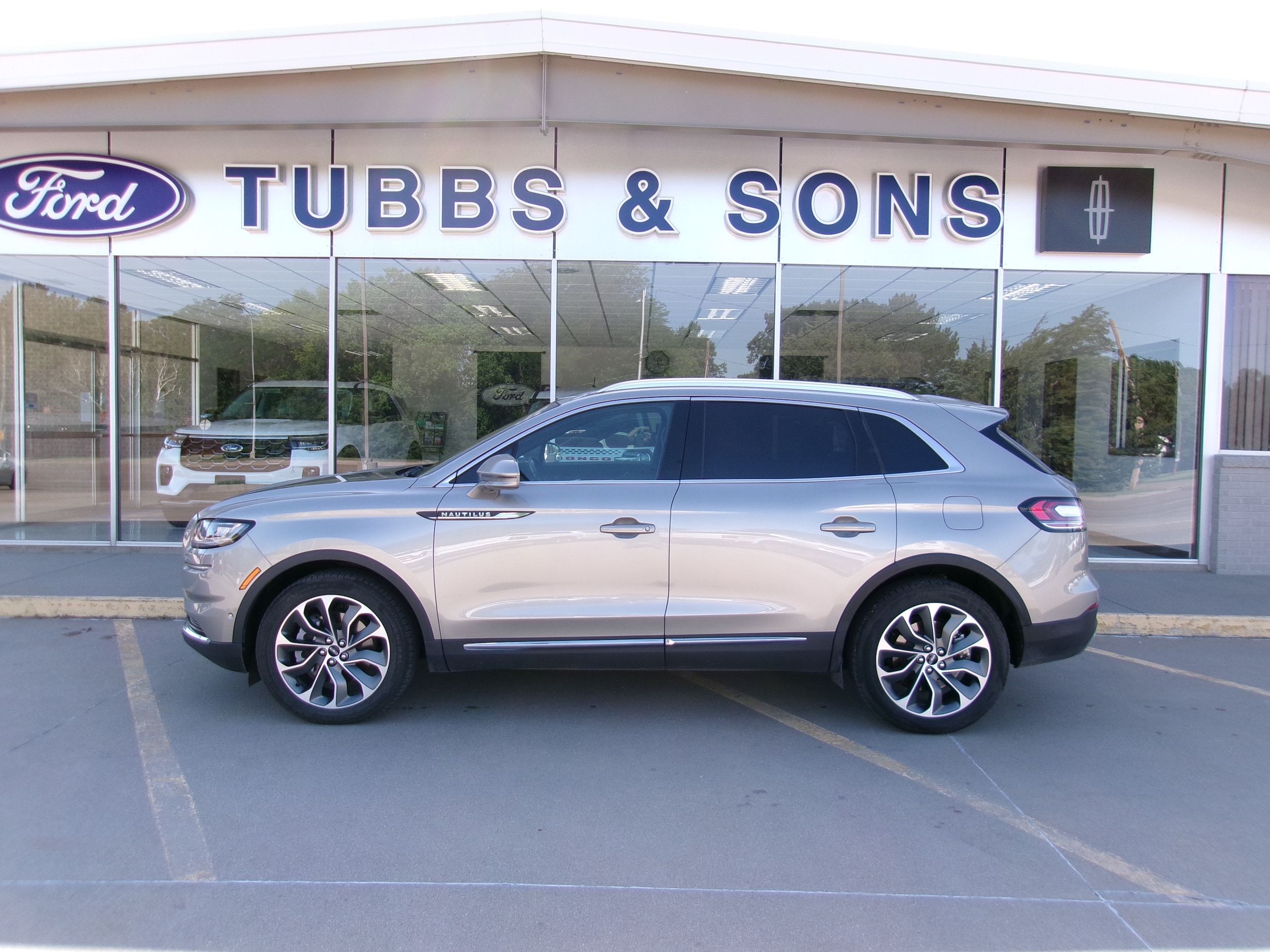 2023 Lincoln Nautilus Reserve AWD's photo
