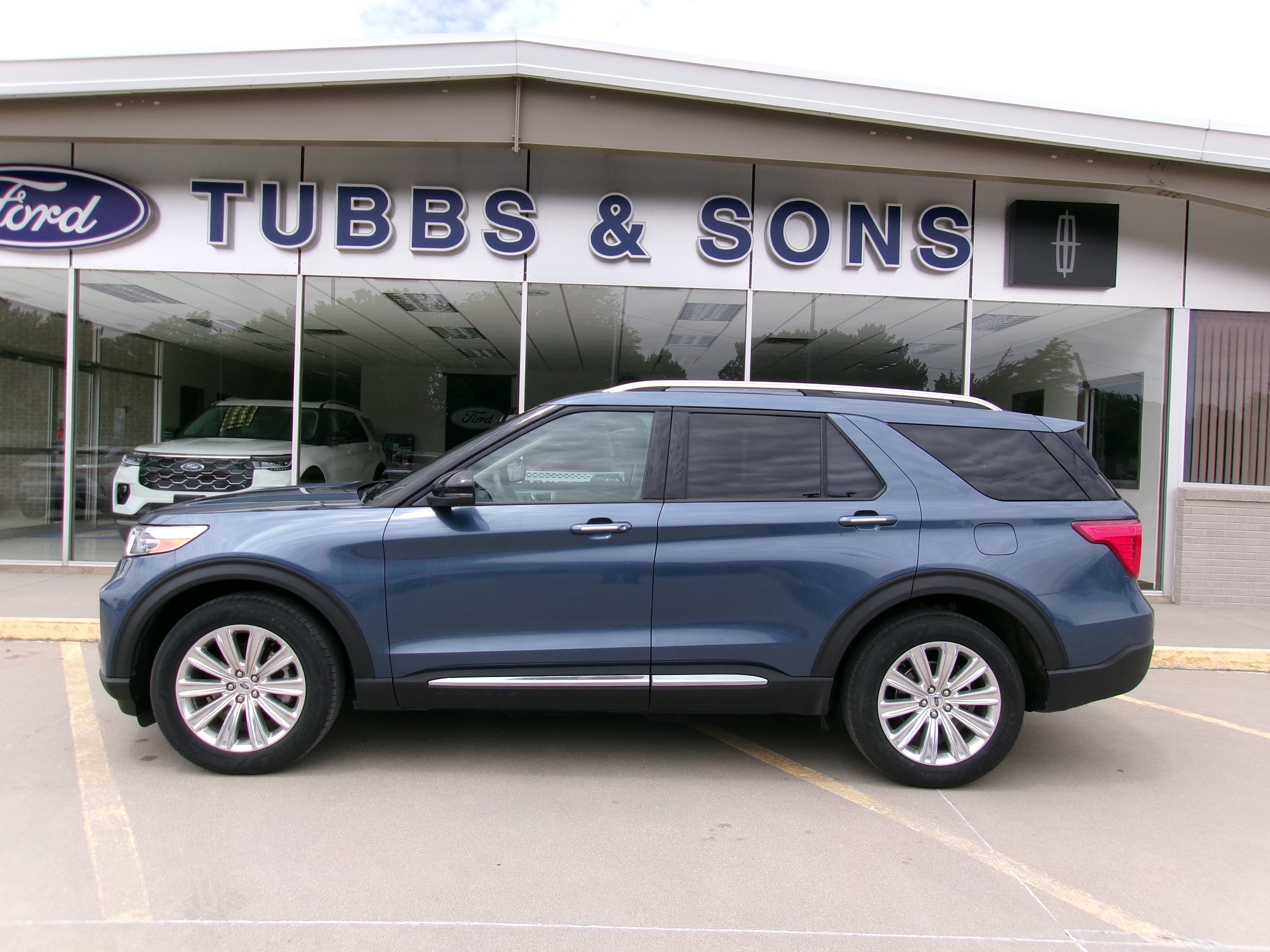 2020 Ford Explorer Limited 4WD's photo
