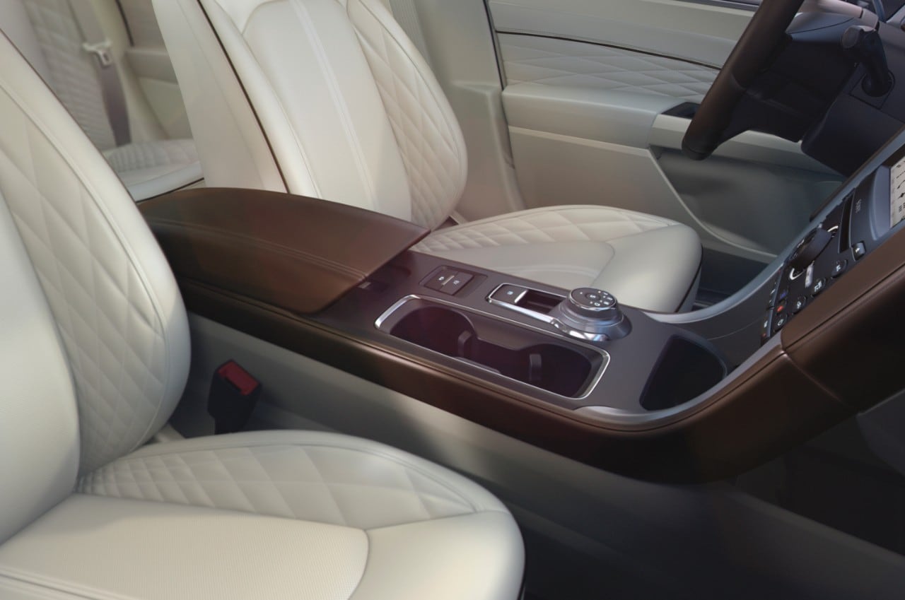 17fusion-center-console.jpg