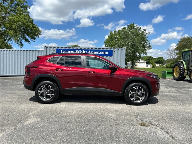2025 Chevrolet Trax LT photo 3